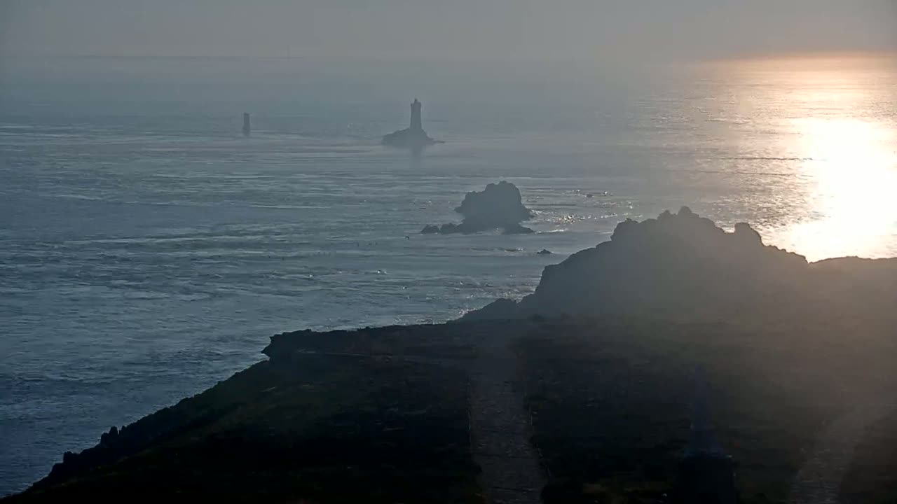 Pointe du Raz & Notre-Dame des Naufrages Statue Live Cam - Quimper, Finistère, Bretagne, France