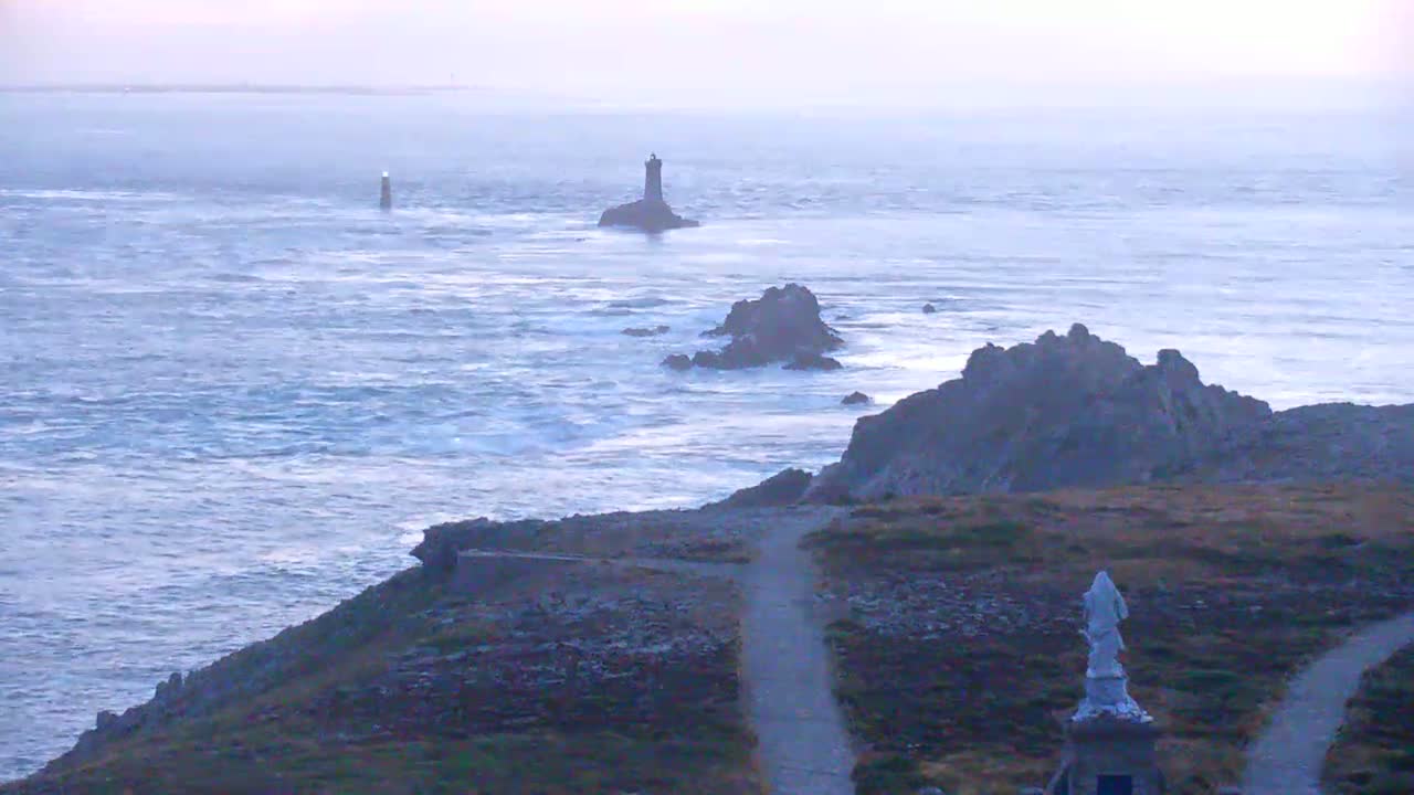 Pointe du Raz & Notre-Dame des Naufrages Statue Live Cam - Quimper, Finistère, Bretagne, France