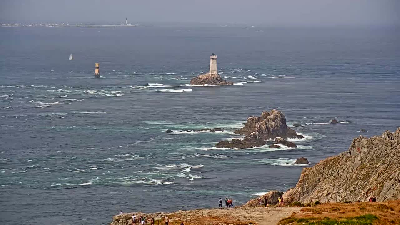 Pointe du Raz & Notre-Dame des Naufrages Statue Live Cam - Quimper, Finistère, Bretagne, France