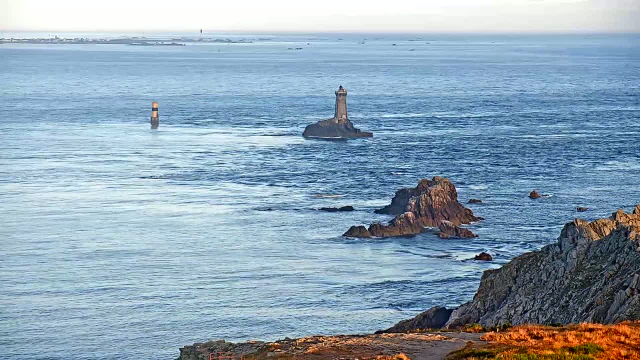 Pointe du Raz & Notre-Dame des Naufrages Statue Live Cam - Quimper, Finistère, Bretagne, France
