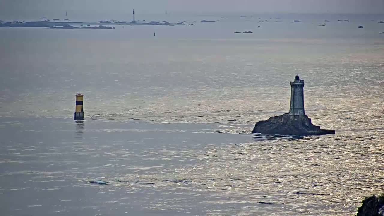 Pointe du Raz & Notre-Dame des Naufrages Statue Live Cam - Quimper, Finistère, Bretagne, France