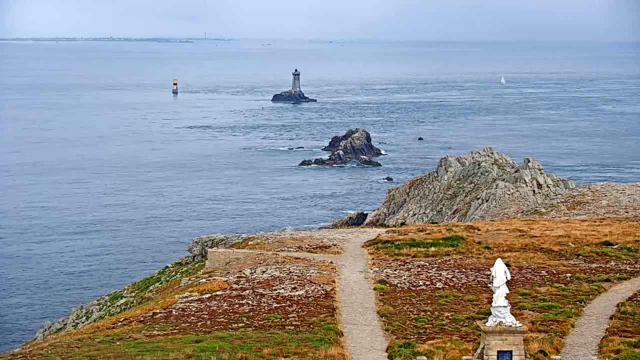 Pointe du Raz & Notre-Dame des Naufrages Statue Live Cam - Quimper, Finistère, Bretagne, France