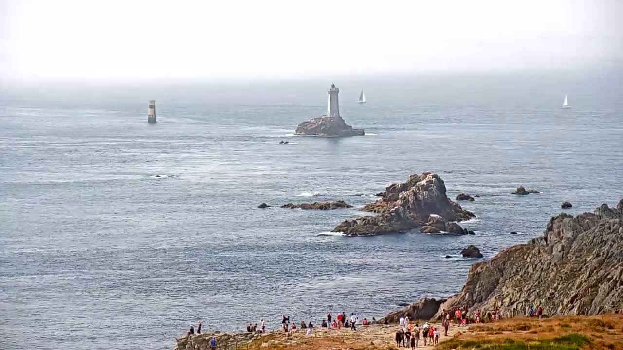 Pointe du Raz & Notre-Dame des Naufrages Statue Live Cam - Quimper, Finistère, Bretagne, France