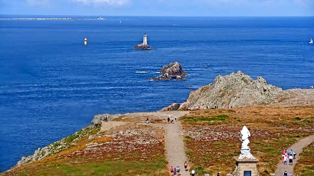 Pointe du Raz & Notre-Dame des Naufrages Statue Live Cam - Quimper, Finistère, Bretagne, France