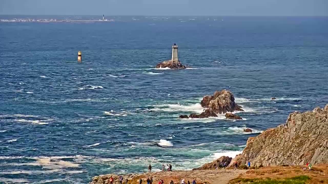 Pointe du Raz & Notre-Dame des Naufrages Statue Live Cam - Quimper, Finistère, Bretagne, France