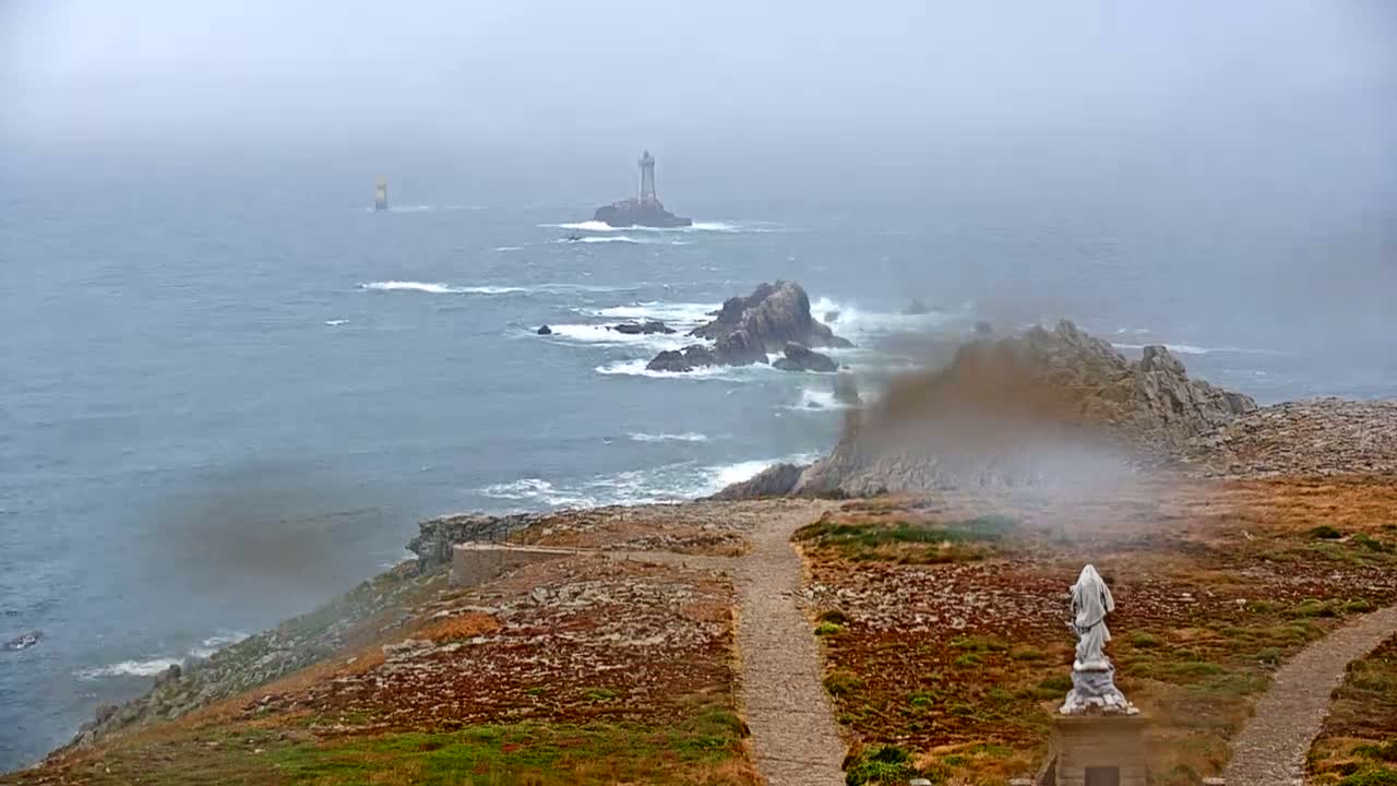Pointe du Raz & Notre-Dame des Naufrages Statue Live Cam - Quimper, Finistère, Bretagne, France