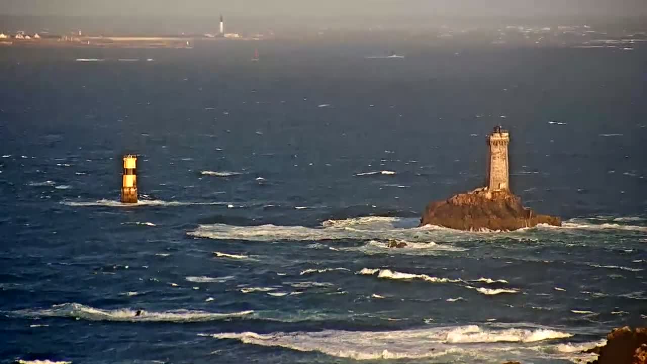 Pointe du Raz & Notre-Dame des Naufrages Statue Live Cam - Quimper, Finistère, Bretagne, France