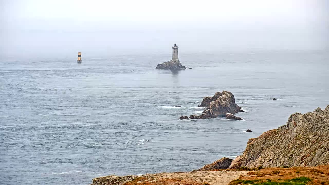 Pointe du Raz & Notre-Dame des Naufrages Statue Live Cam - Quimper, Finistère, Bretagne, France
