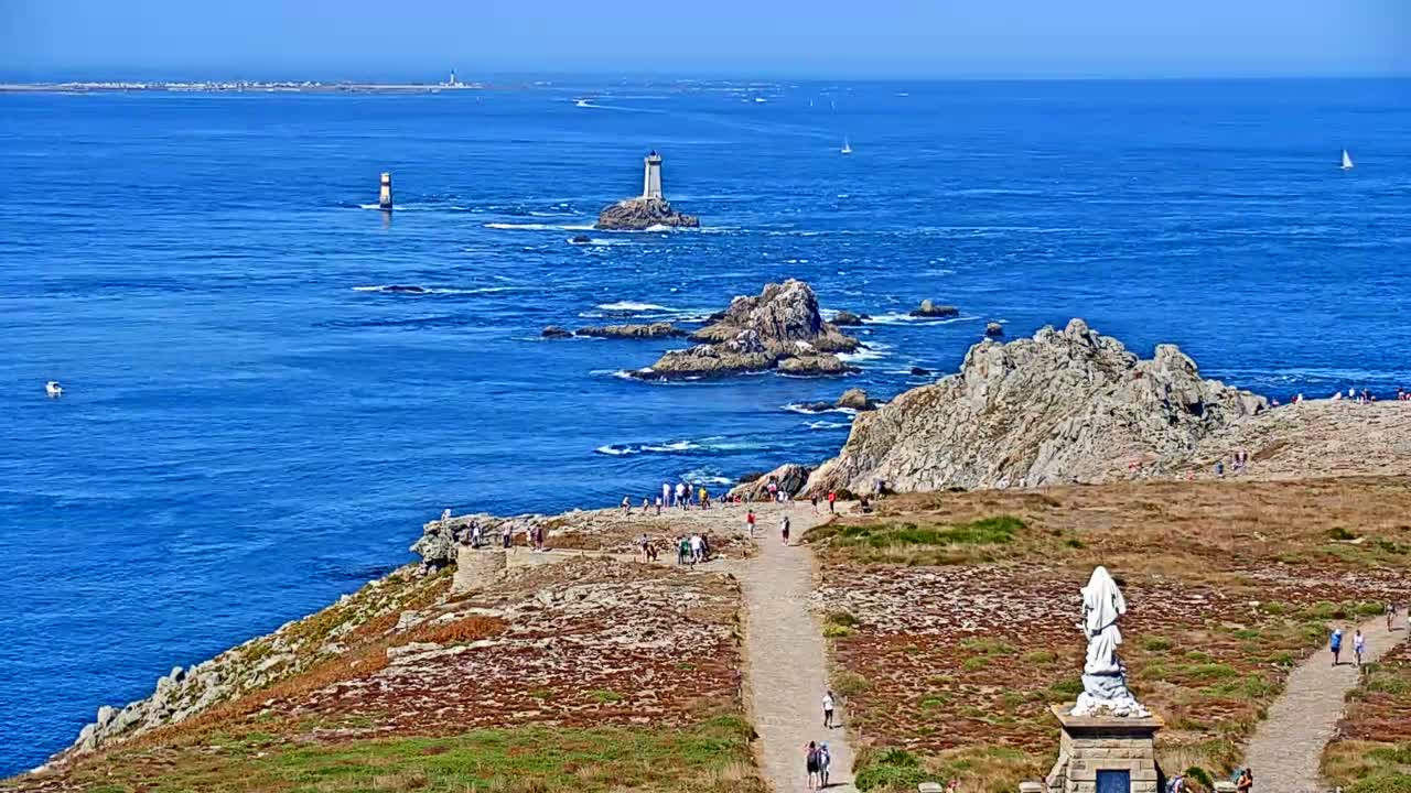 Pointe du Raz & Notre-Dame des Naufrages Statue Live Cam - Quimper, Finistère, Bretagne, France