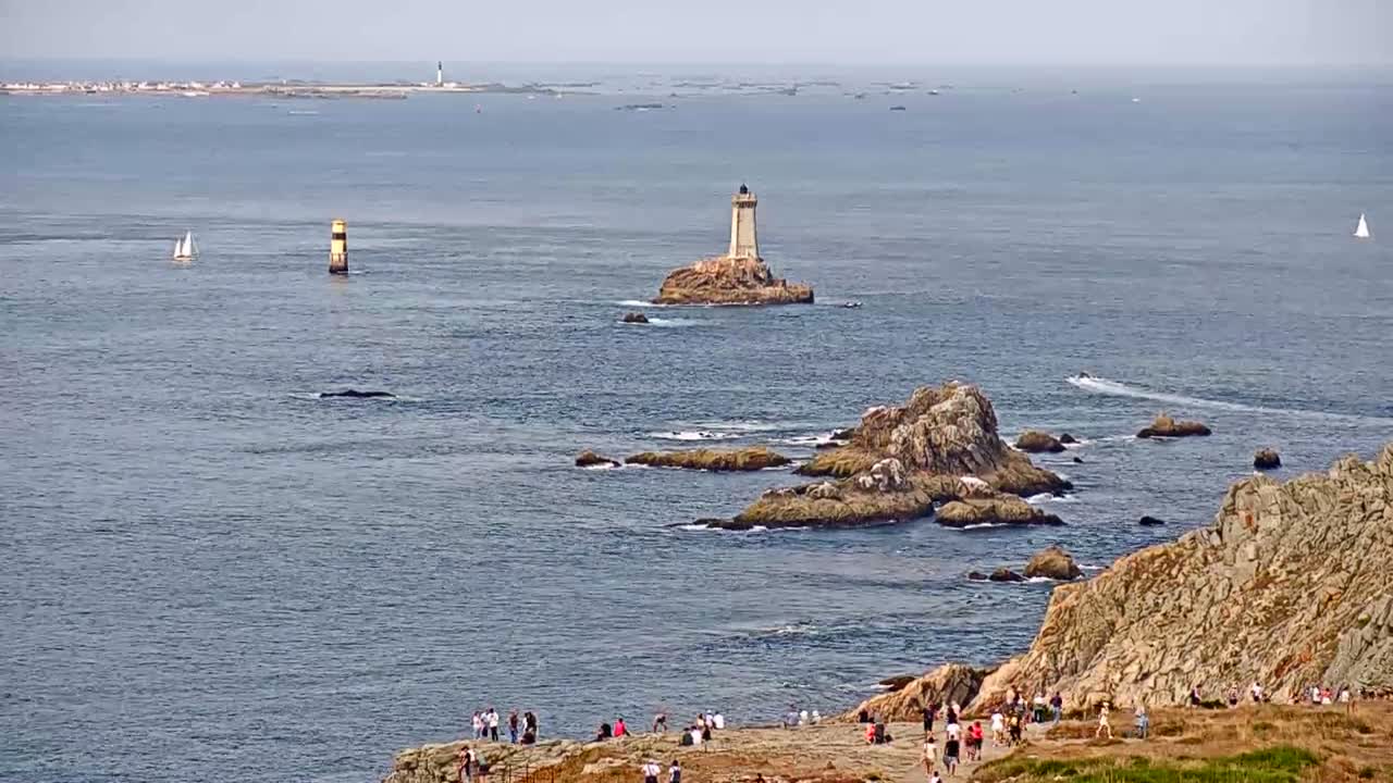Pointe du Raz & Notre-Dame des Naufrages Statue Live Cam - Quimper, Finistère, Bretagne, France