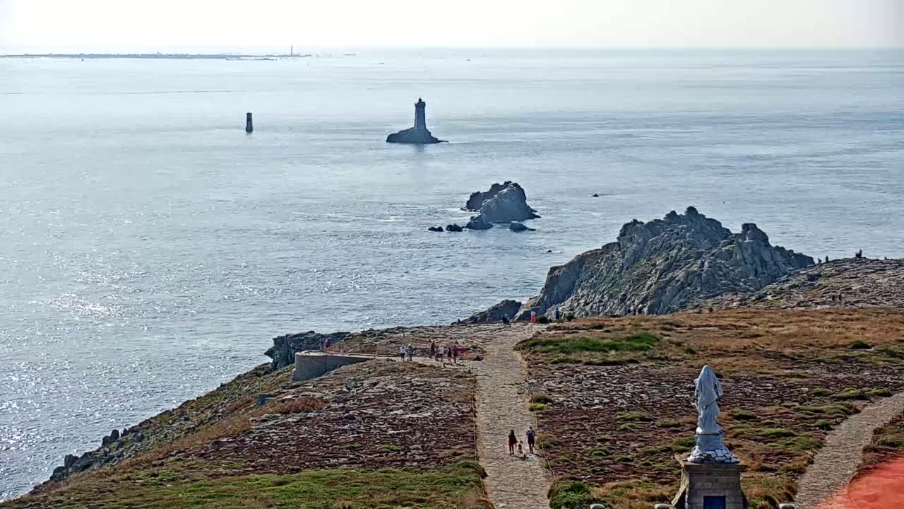 Pointe du Raz & Notre-Dame des Naufrages Statue Live Cam - Quimper, Finistère, Bretagne, France