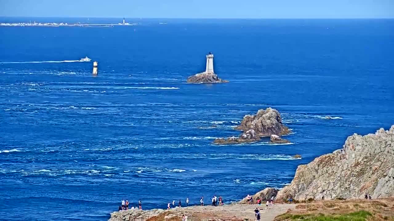 Pointe du Raz & Notre-Dame des Naufrages Statue Live Cam - Quimper, Finistère, Bretagne, France