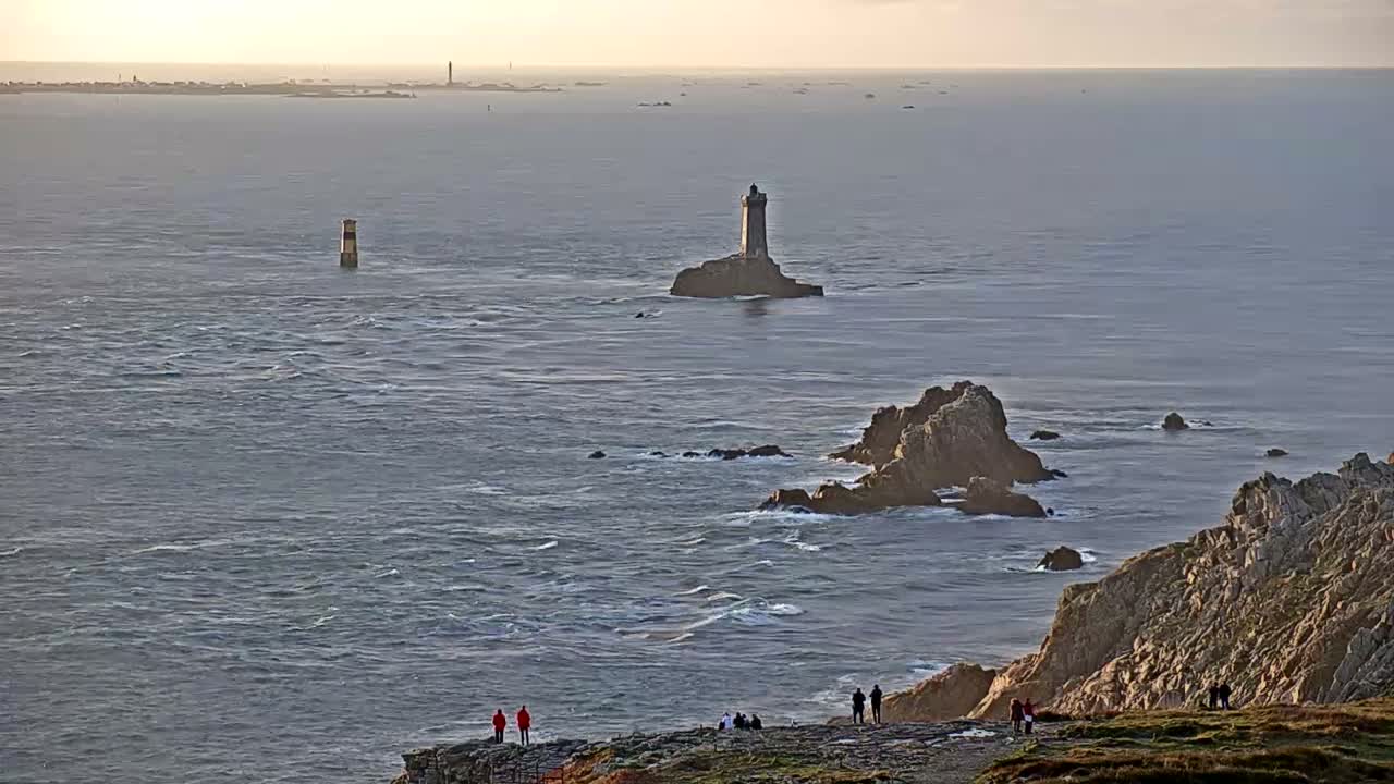 Pointe du Raz & Notre-Dame des Naufrages Statue Live Cam - Quimper, Finistère, Bretagne, France