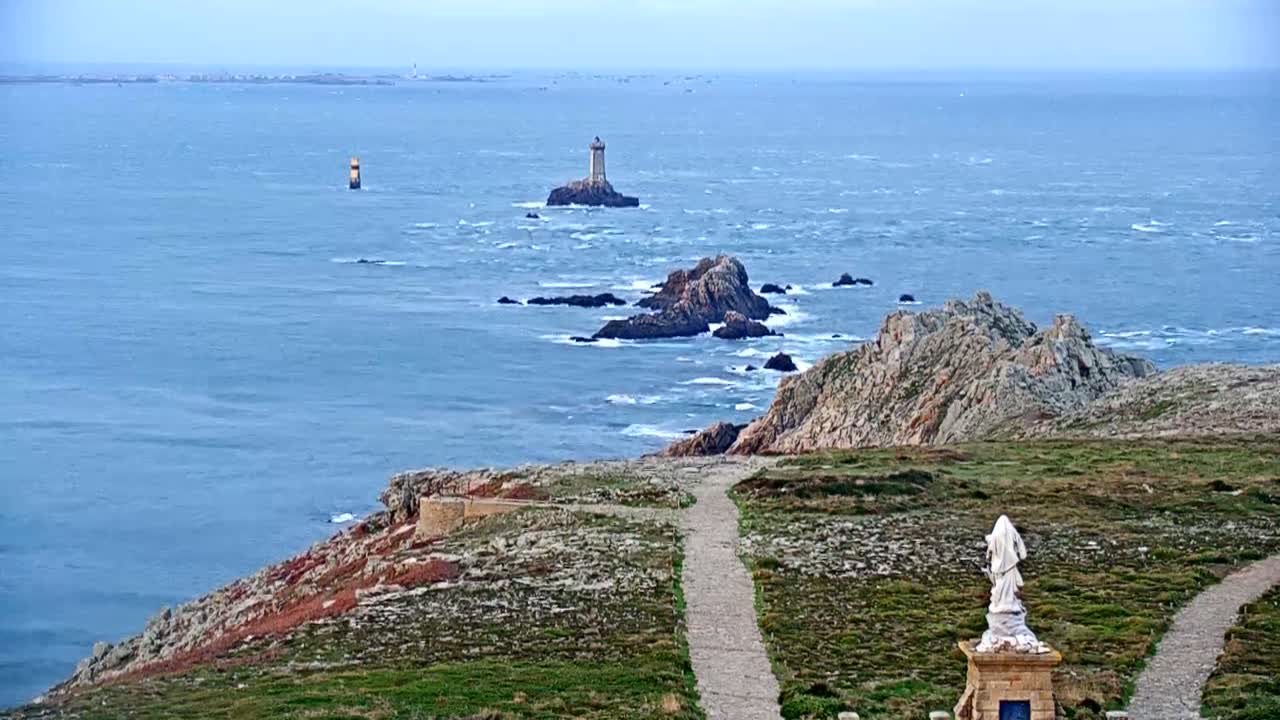 Pointe du Raz & Notre-Dame des Naufrages Statue Live Cam - Quimper, Finistère, Bretagne, France