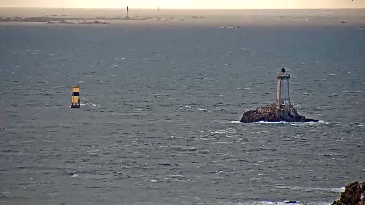 Pointe du Raz & Notre-Dame des Naufrages Statue Live Cam - Quimper, Finistère, Bretagne, France