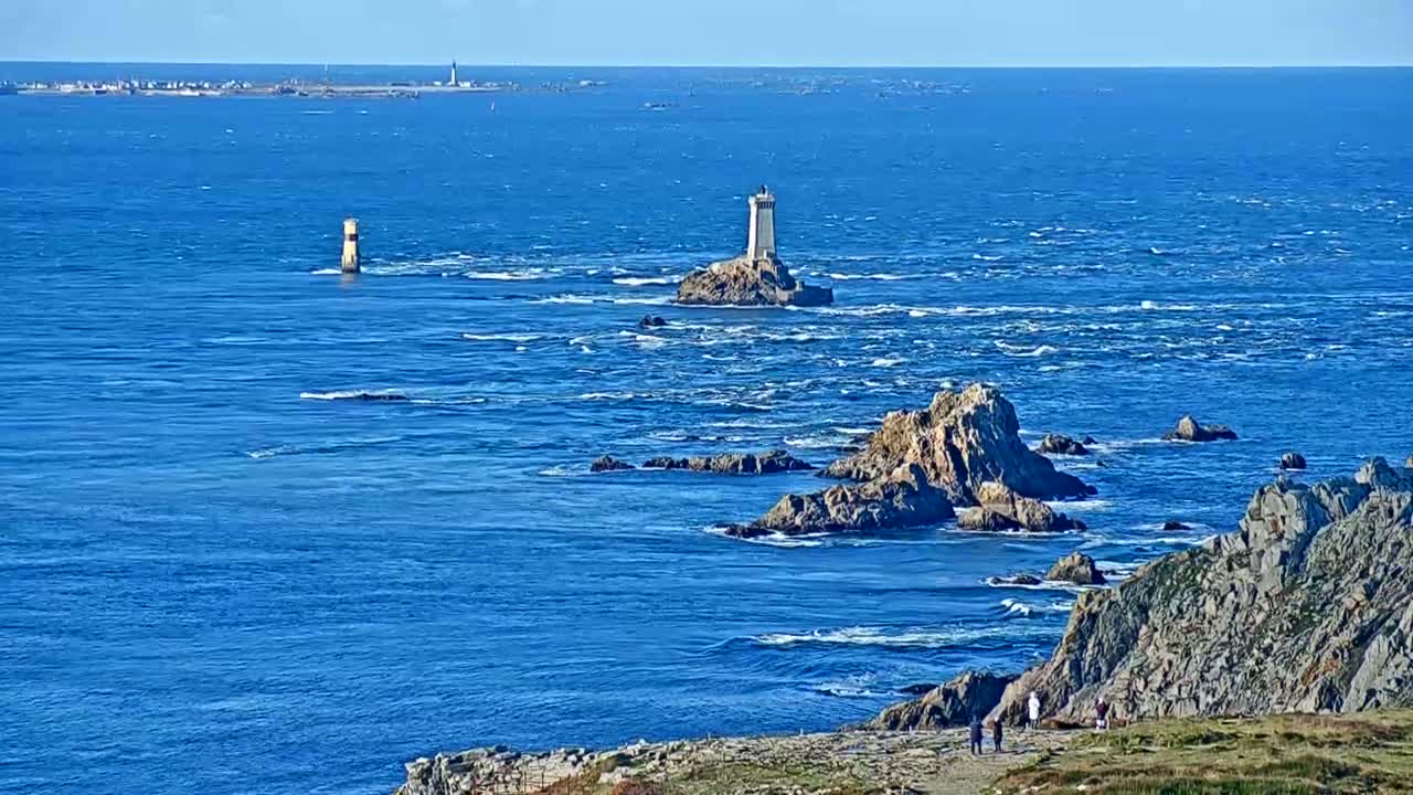 Pointe du Raz & Notre-Dame des Naufrages Statue Live Cam - Quimper, Finistère, Bretagne, France