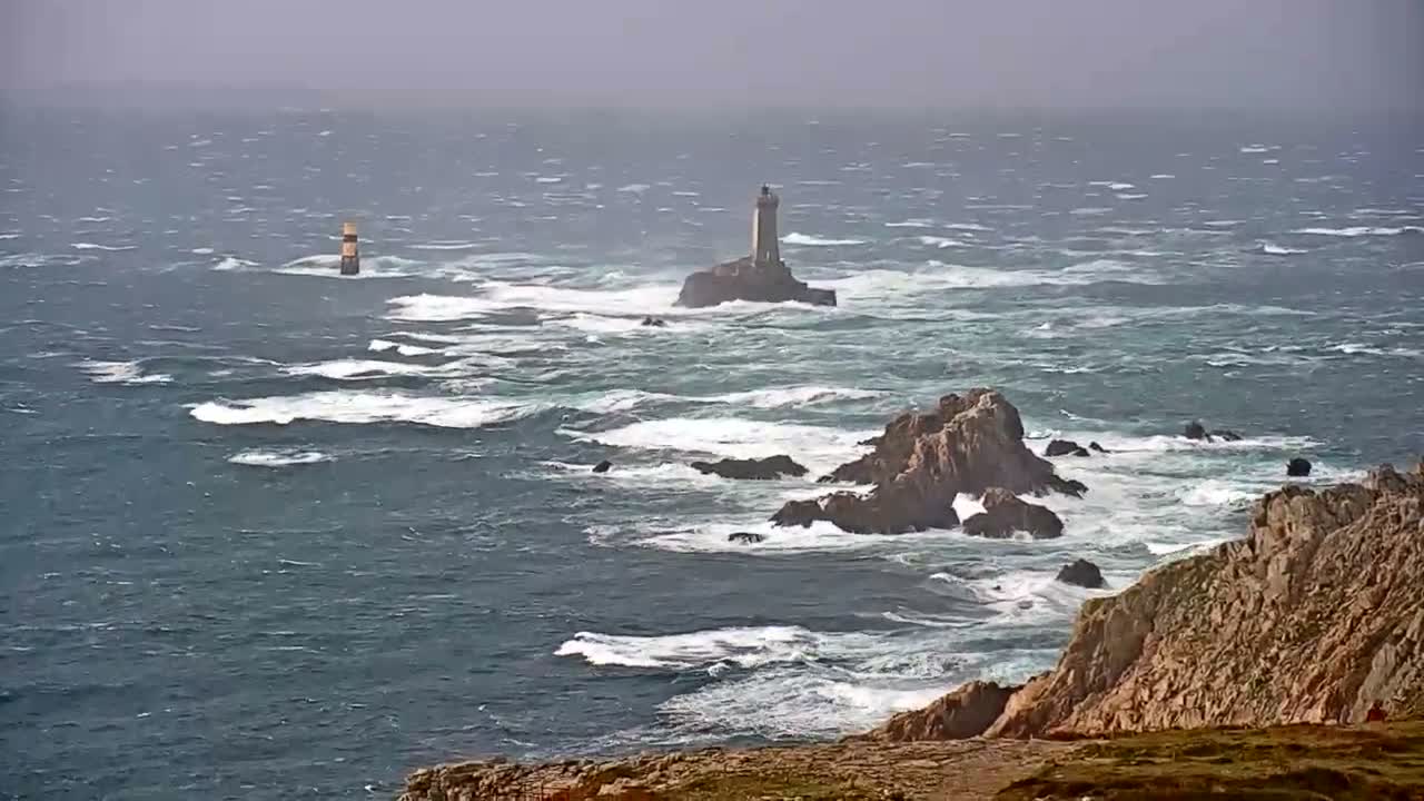 Pointe du Raz & Notre-Dame des Naufrages Statue Live Cam - Quimper, Finistère, Bretagne, France