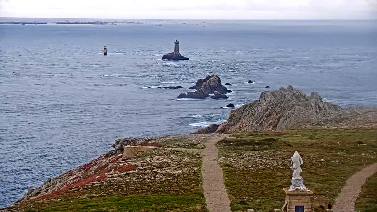 Pointe du Raz & Notre-Dame des Naufrages Statue Live Cam - Quimper, Finistère, Bretagne, France
