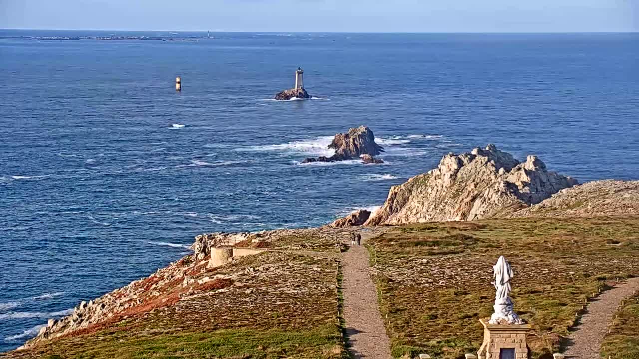 Pointe du Raz & Notre-Dame des Naufrages Statue Live Cam - Quimper, Finistère, Bretagne, France
