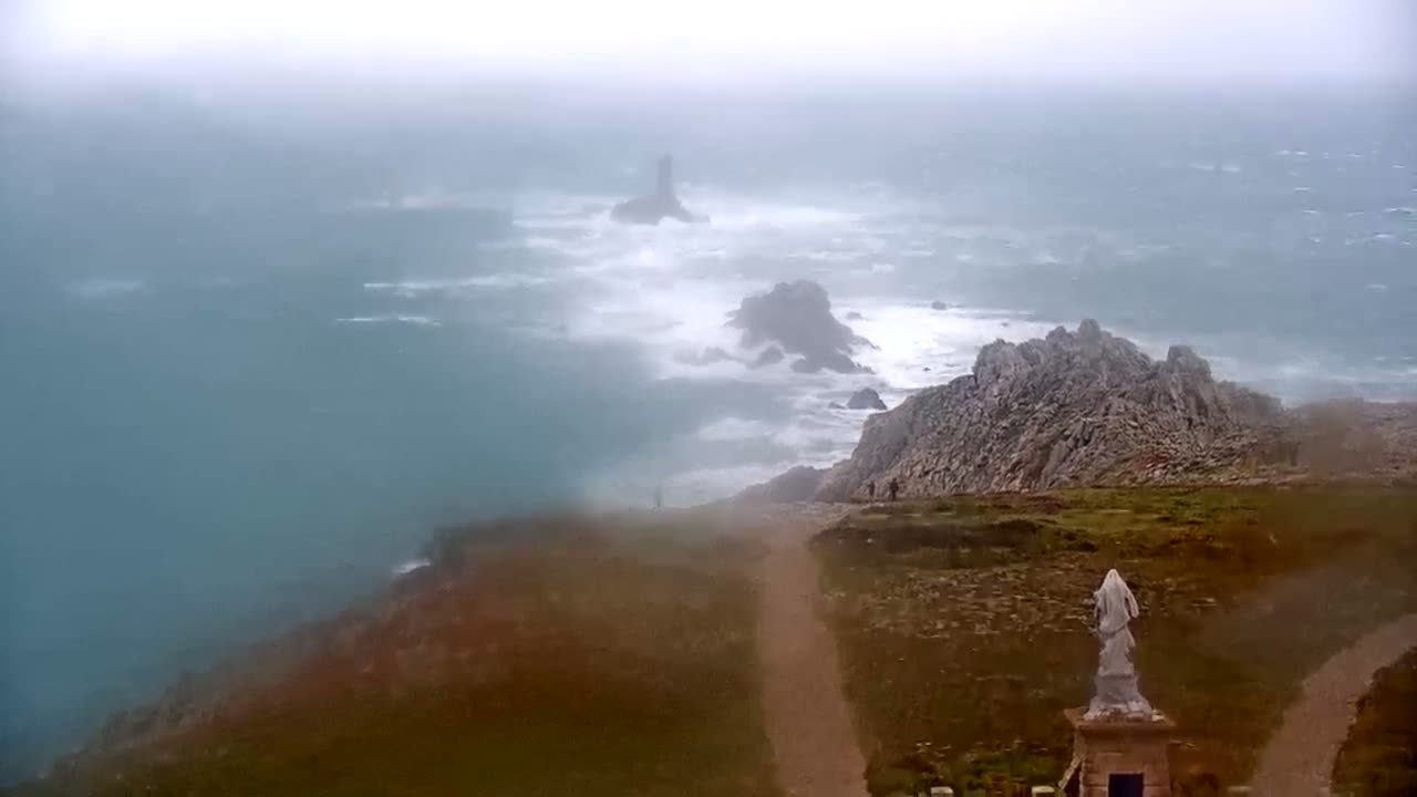 Pointe du Raz & Notre-Dame des Naufrages Statue Live Cam - Quimper, Finistère, Bretagne, France