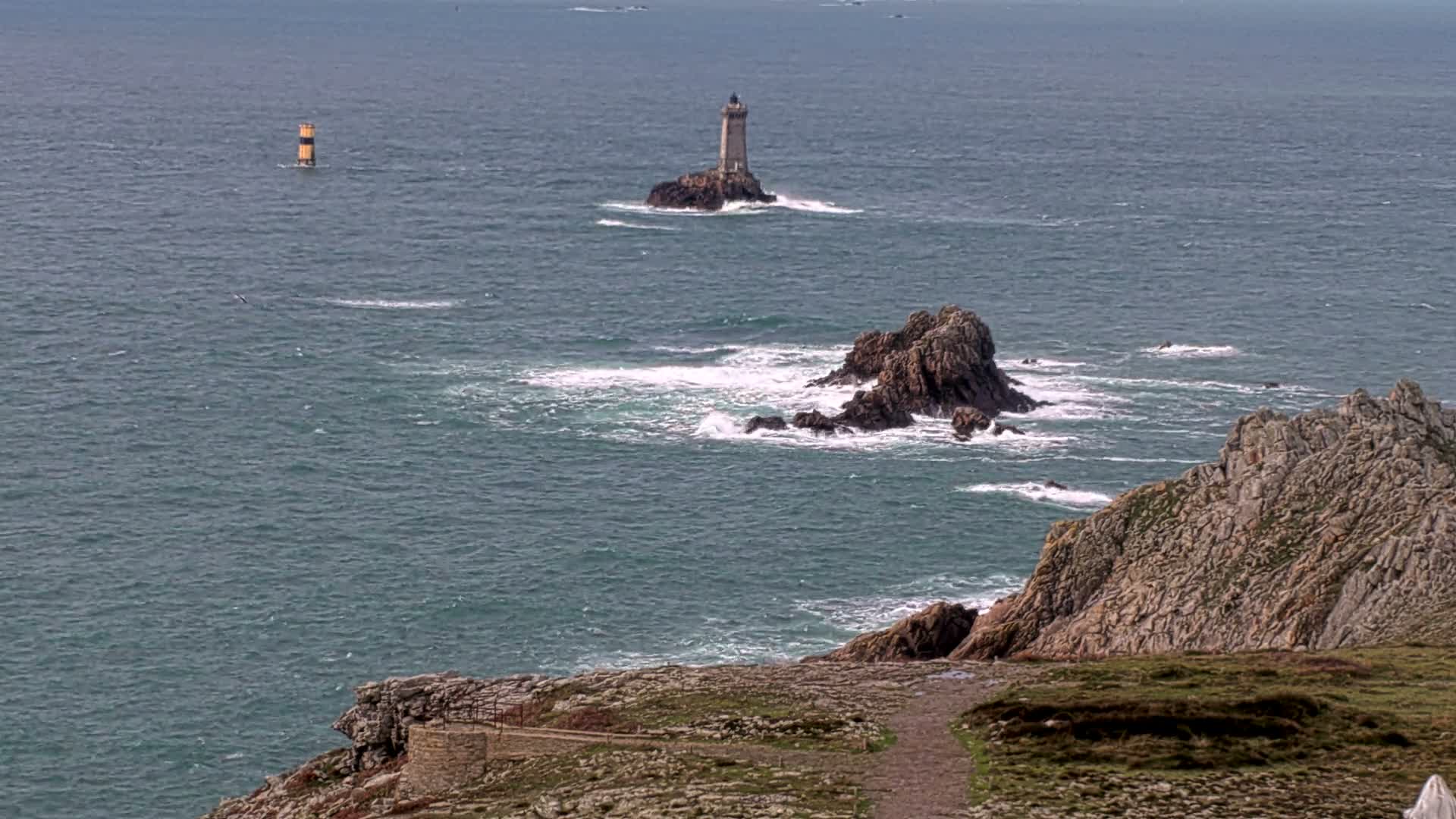Pointe du Raz & Notre-Dame des Naufrages Statue Live Cam - Quimper, Finistère, Bretagne, France