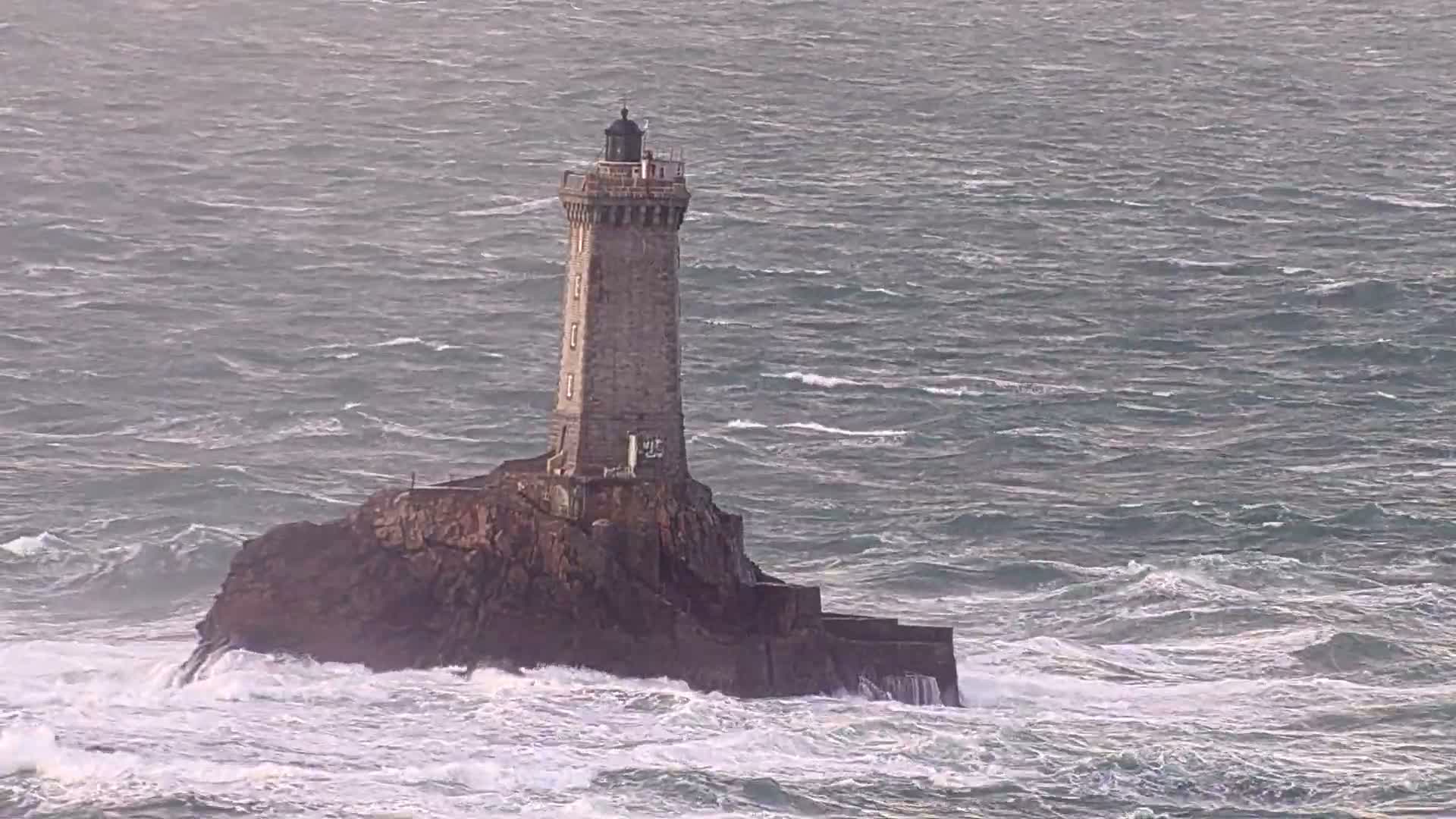 Pointe du Raz & Notre-Dame des Naufrages Statue Live Cam - Quimper, Finistère, Bretagne, France