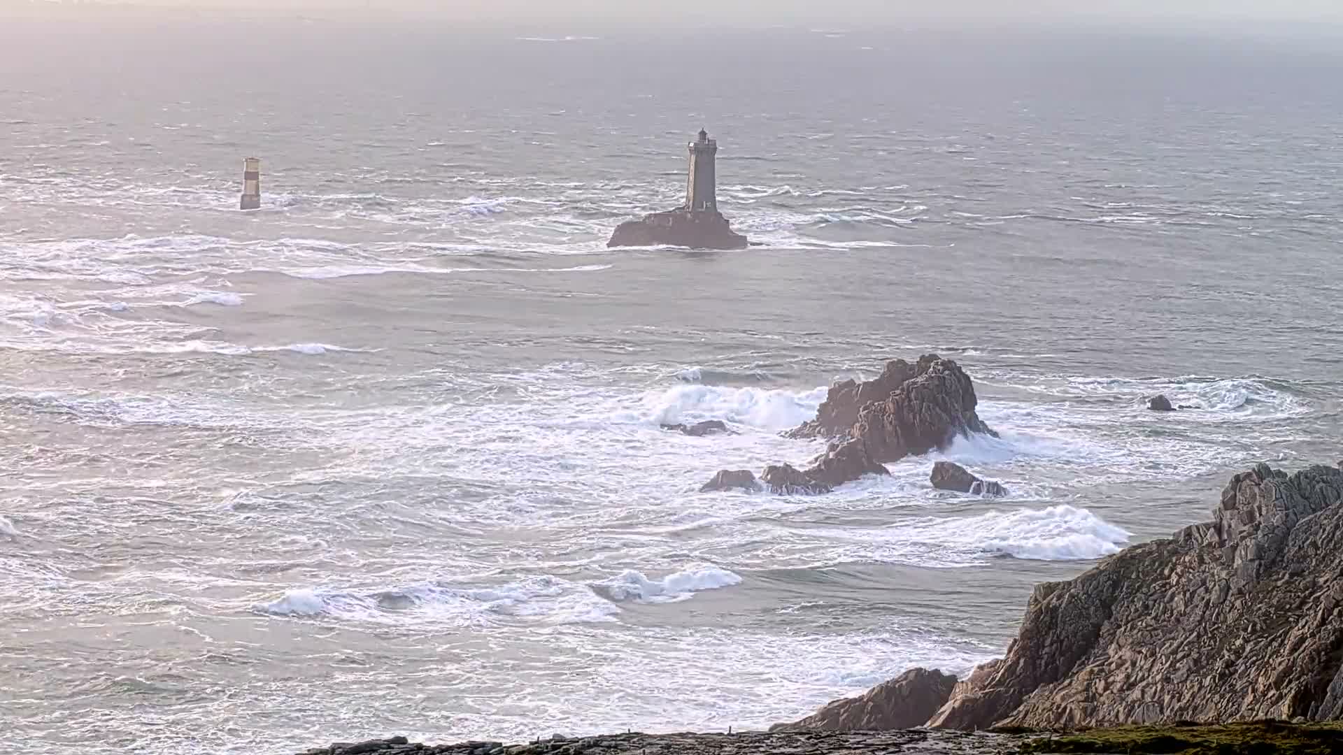 Pointe du Raz & Notre-Dame des Naufrages Statue Live Cam - Quimper, Finistère, Bretagne, France