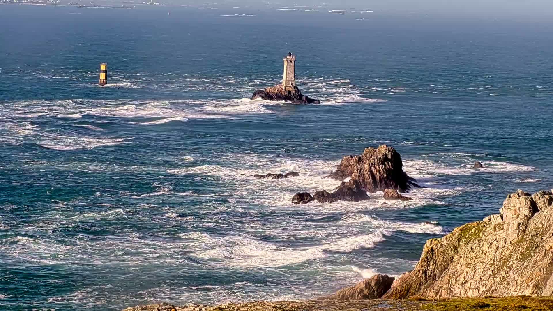 Pointe du Raz & Notre-Dame des Naufrages Statue Live Cam - Quimper, Finistère, Bretagne, France