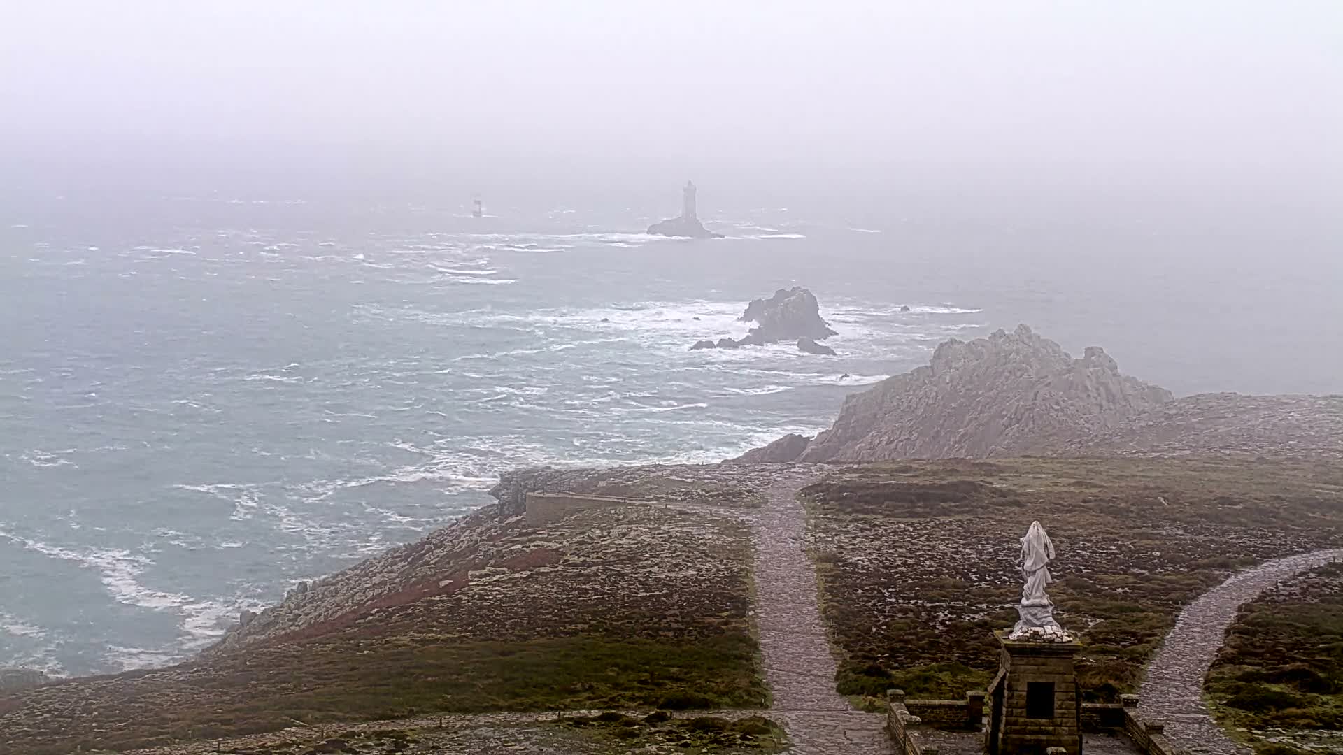 Pointe du Raz & Notre-Dame des Naufrages Statue Live Cam - Quimper, Finistère, Bretagne, France