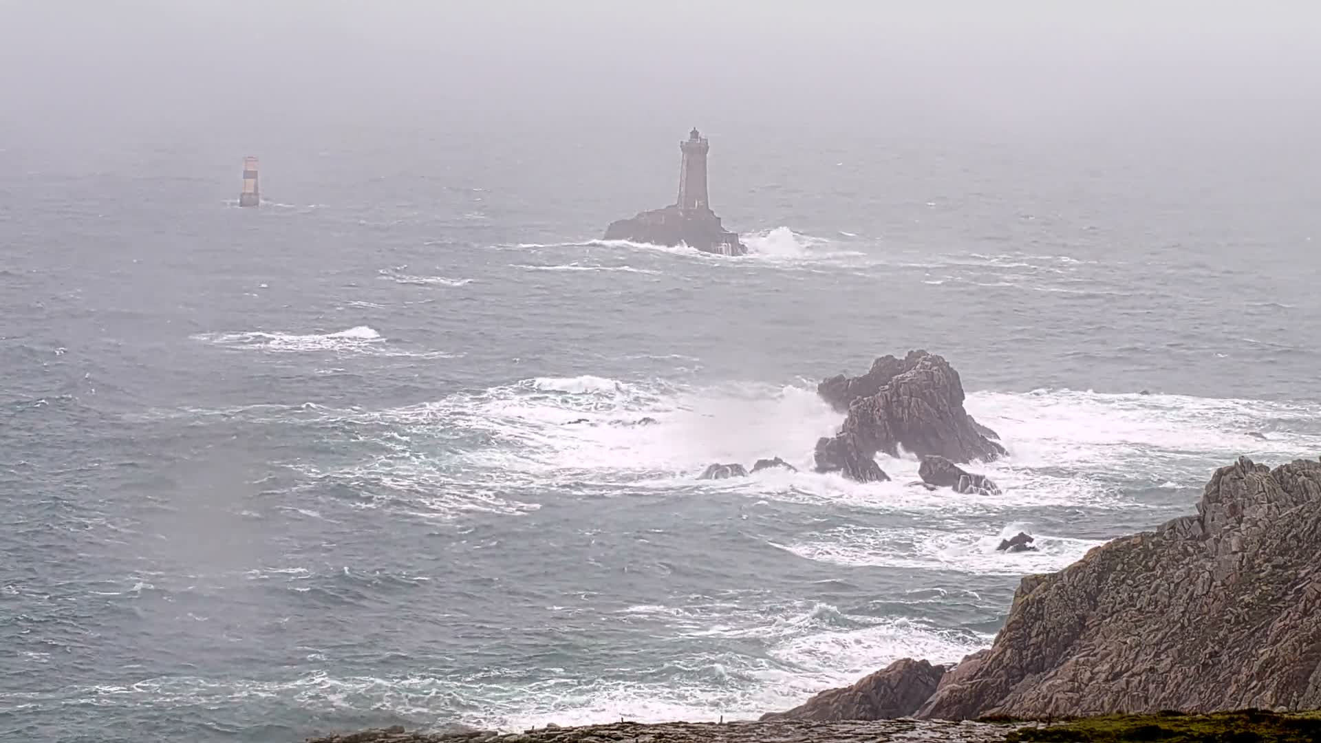 Pointe du Raz & Notre-Dame des Naufrages Statue Live Cam - Quimper, Finistère, Bretagne, France