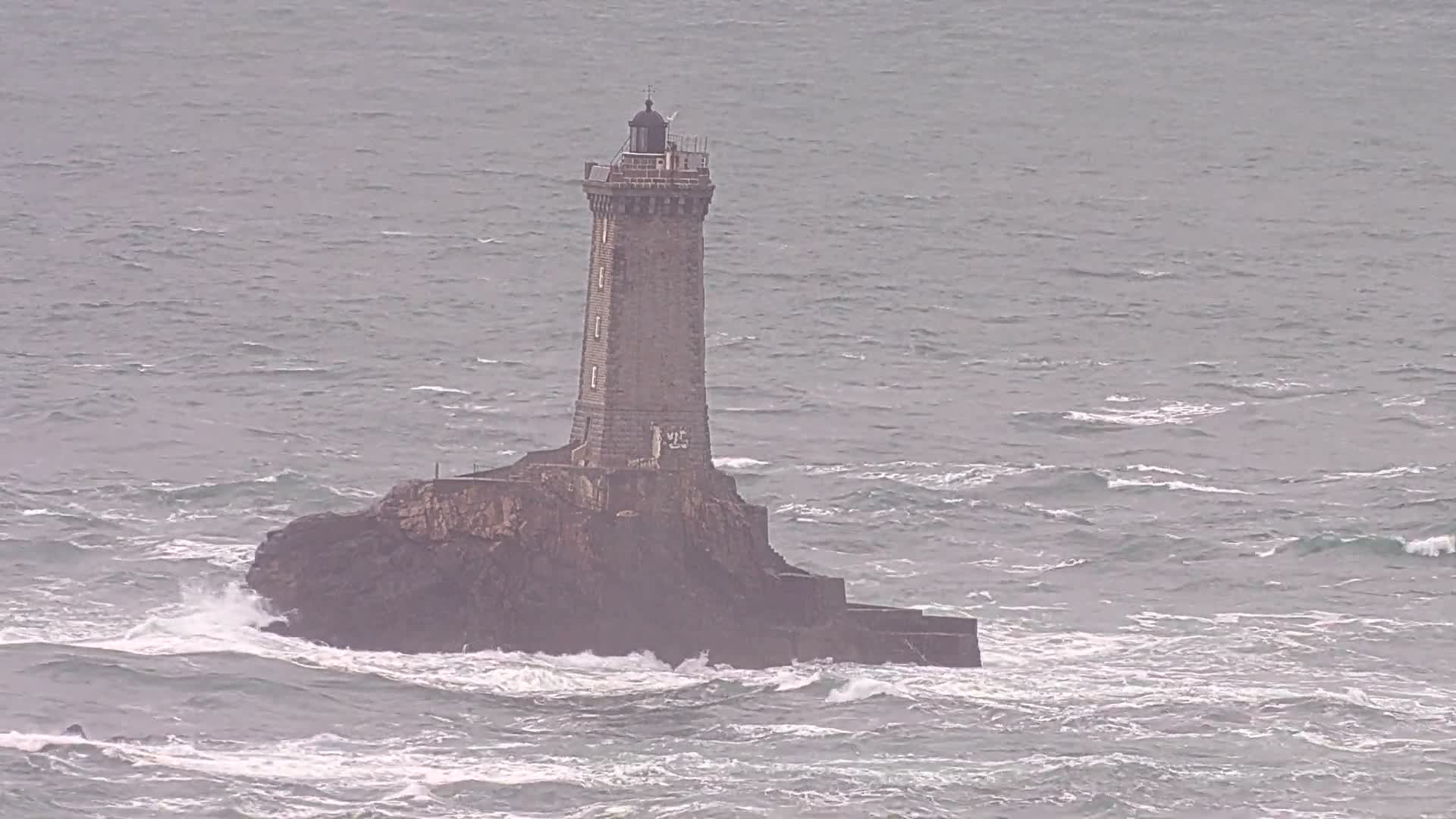 Pointe du Raz & Notre-Dame des Naufrages Statue Live Cam - Quimper, Finistère, Bretagne, France