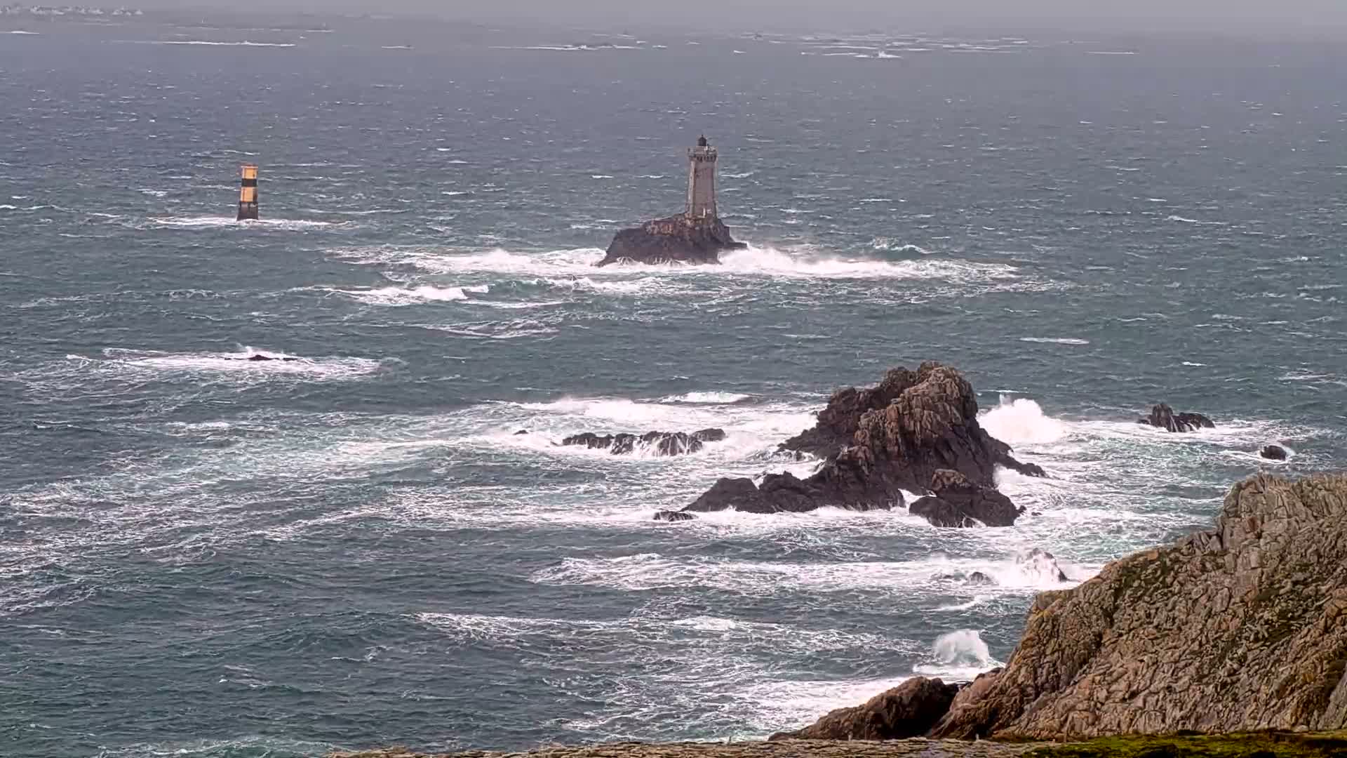 Pointe du Raz & Notre-Dame des Naufrages Statue Live Cam - Quimper, Finistère, Bretagne, France