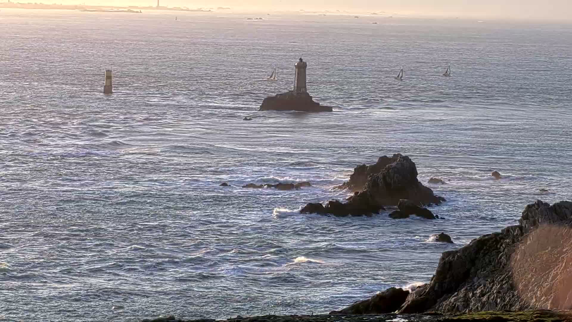 Pointe du Raz & Notre-Dame des Naufrages Statue Live Cam - Quimper, Finistère, Bretagne, France