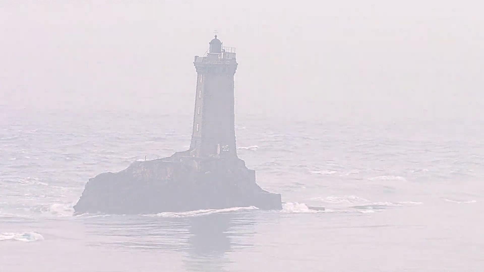 Pointe du Raz & Notre-Dame des Naufrages Statue Live Cam - Quimper, Finistère, Bretagne, France