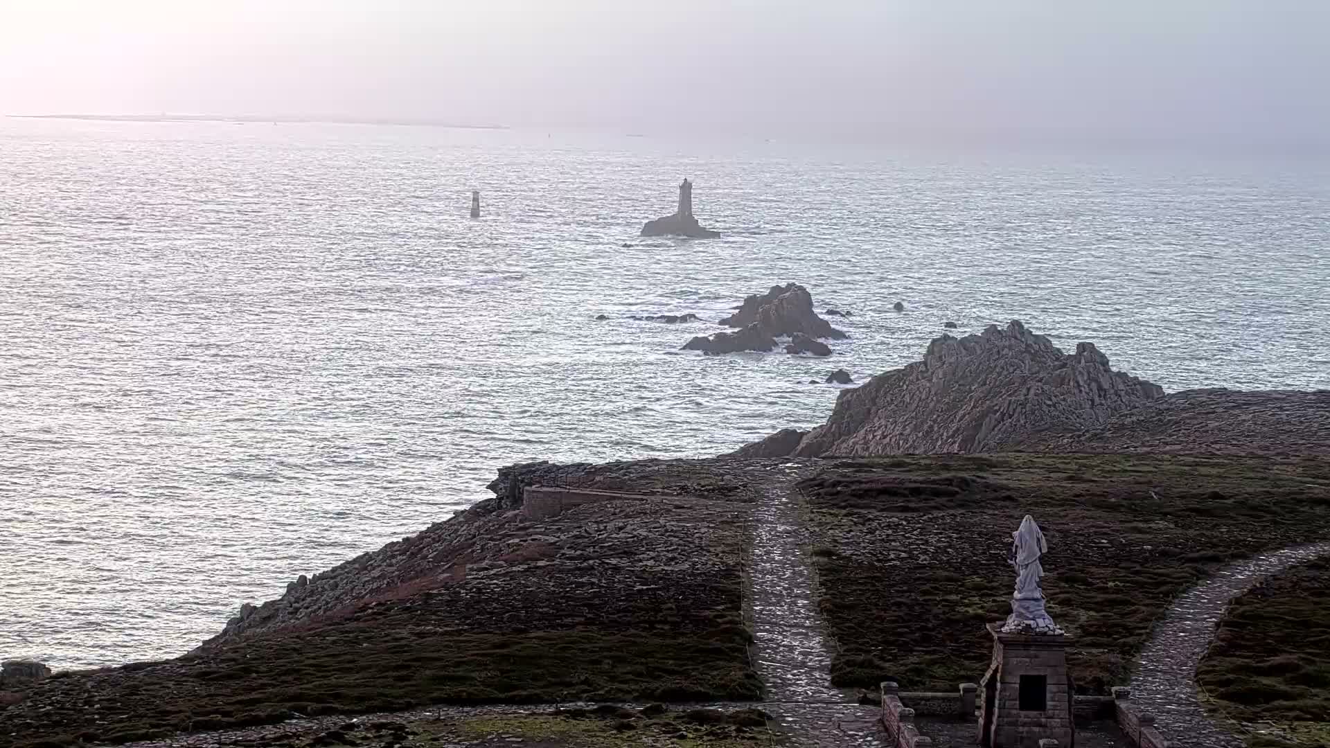 Pointe du Raz & Notre-Dame des Naufrages Statue Live Cam - Quimper, Finistère, Bretagne, France