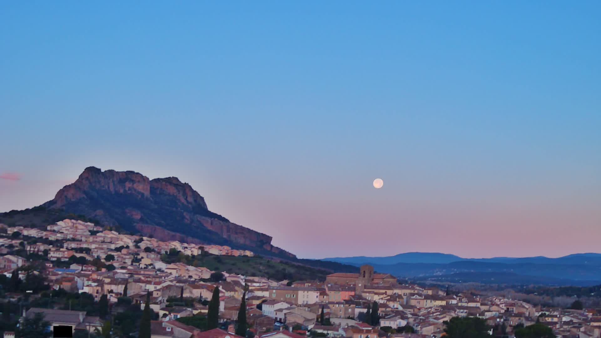 Roquebrune-sur-Argens City View Live Cam - Draguignan, Var, Provence-Alpes-Cote d’Azur, France