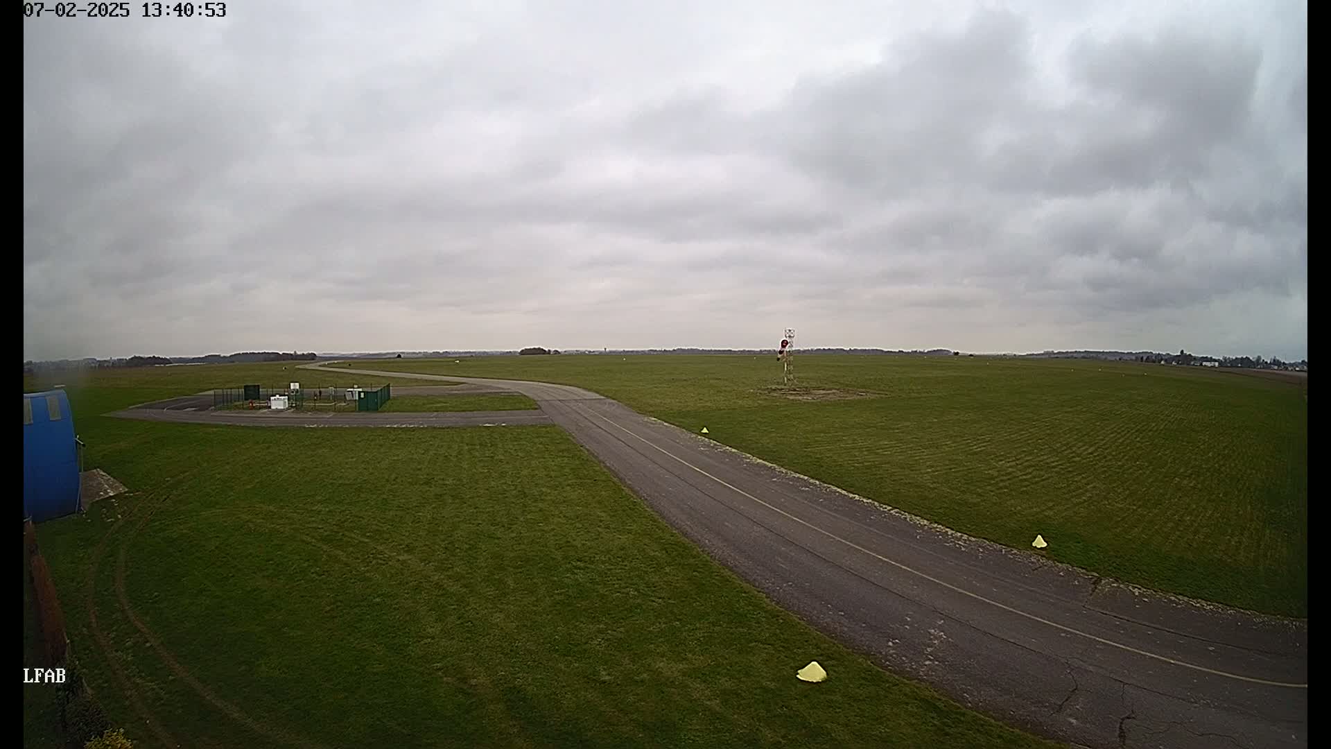 Arodrome de Dieppe Saint Aubin Airport Taxiway Live Cam DPE/LFAB- Dieppe, Seine-Maritime, Normandie, France
