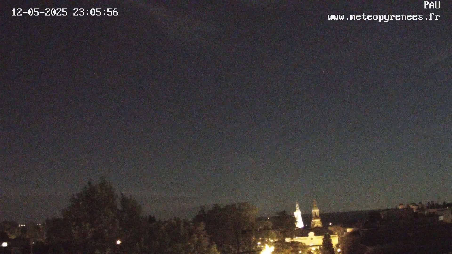  Les Pics du Midi Mountains Peaks from Pau Live Cam - Pau, Pyrenees-Atlantiques, Nouvelle-Aquitaine, France