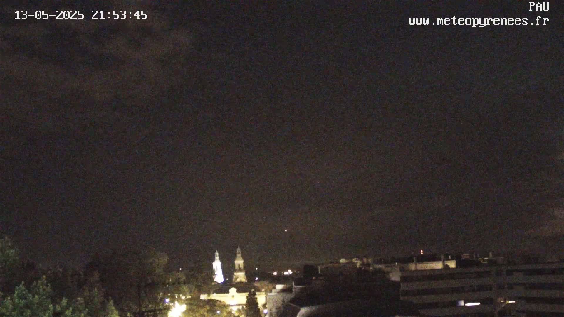  Les Pics du Midi Mountains Peaks from Pau Live Cam - Pau, Pyrenees-Atlantiques, Nouvelle-Aquitaine, France