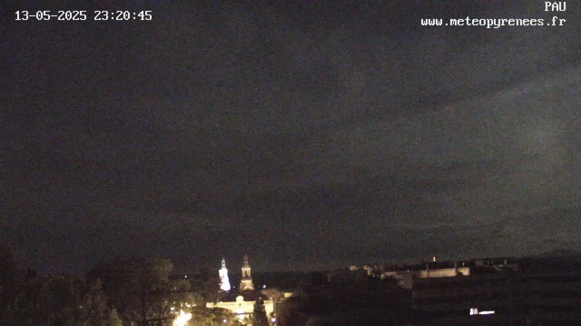  Les Pics du Midi Mountains Peaks from Pau Live Cam - Pau, Pyrenees-Atlantiques, Nouvelle-Aquitaine, France