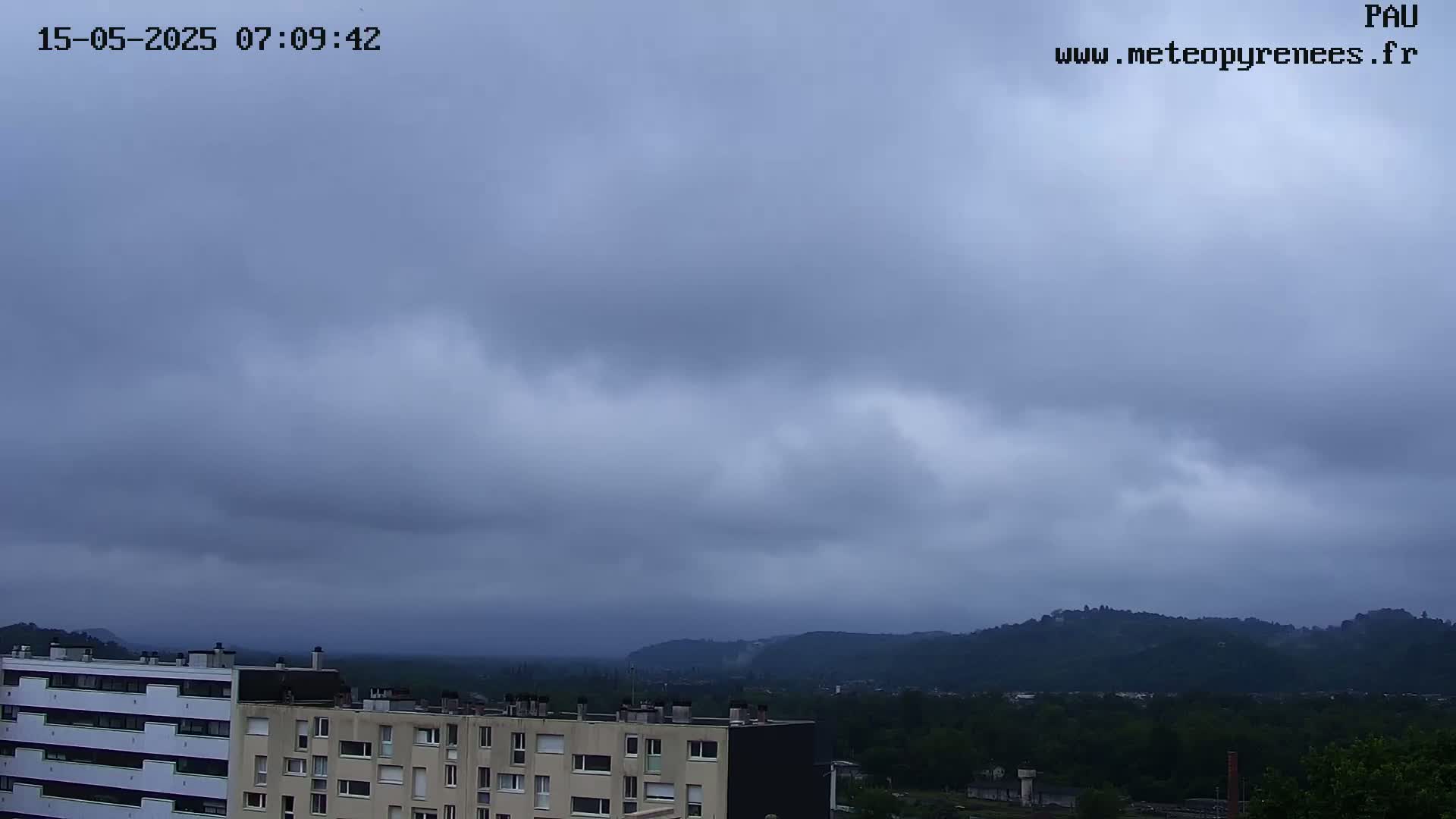  Les Pics du Midi Mountains Peaks from Pau Live Cam - Pau, Pyrenees-Atlantiques, Nouvelle-Aquitaine, France