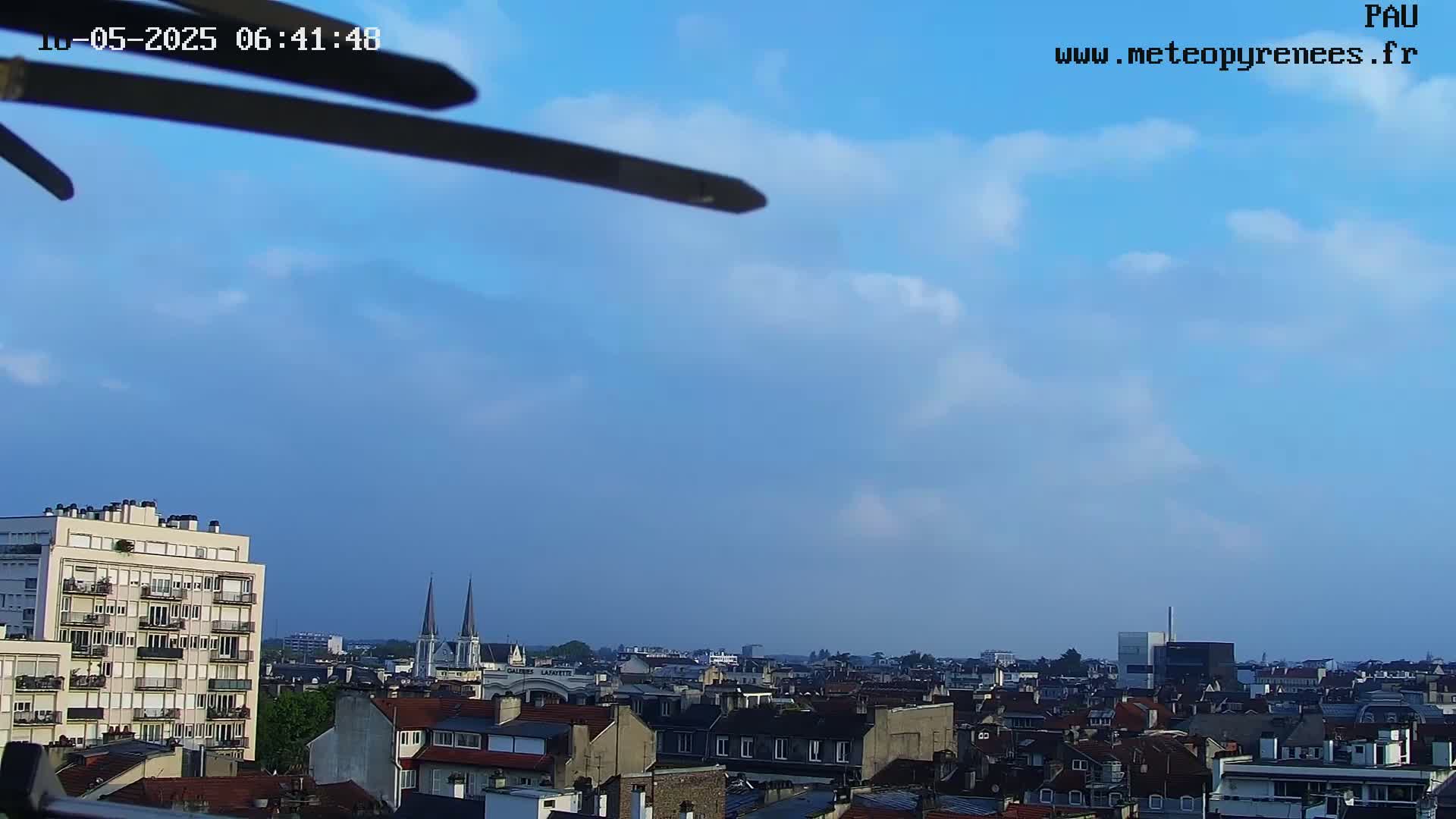  Les Pics du Midi Mountains Peaks from Pau Live Cam - Pau, Pyrenees-Atlantiques, Nouvelle-Aquitaine, France