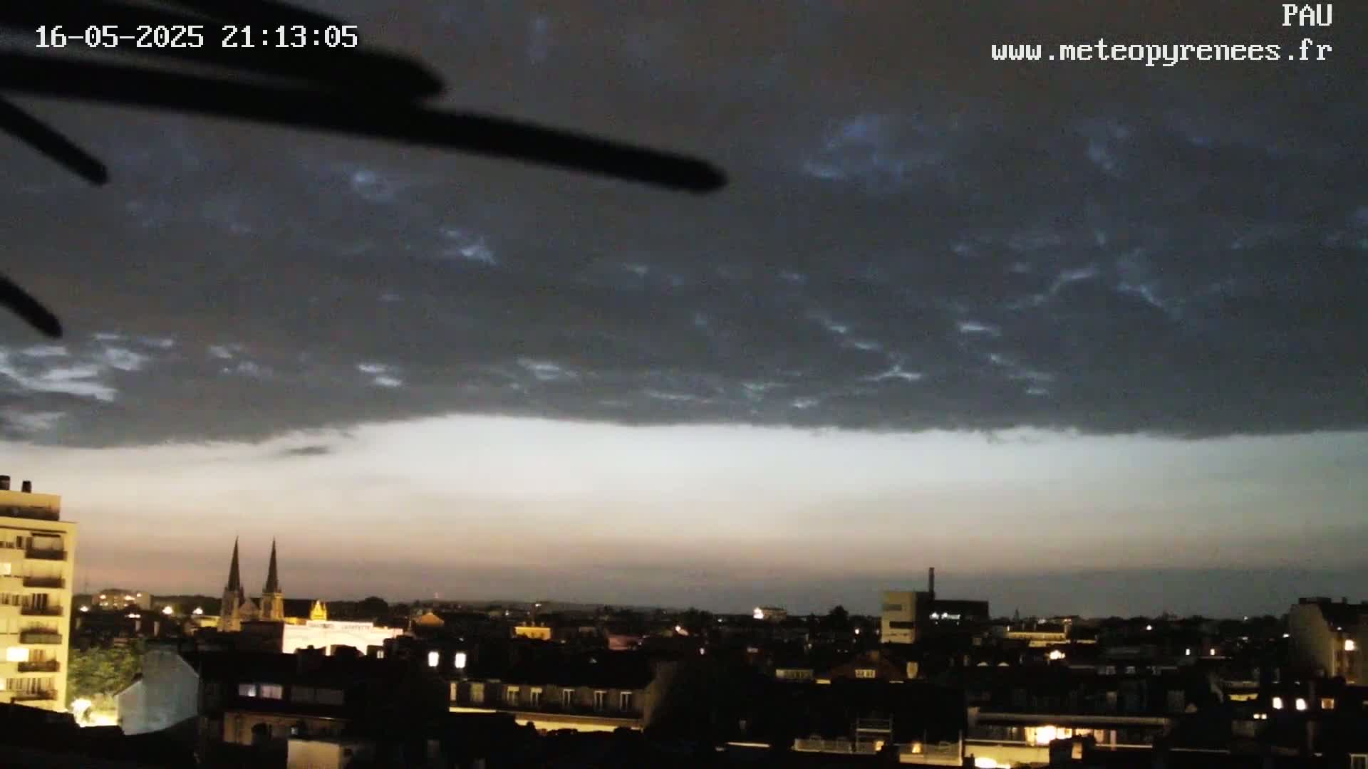 Les Pics du Midi Mountains Peaks from Pau Live Cam - Pau, Pyrenees-Atlantiques, Nouvelle-Aquitaine, France