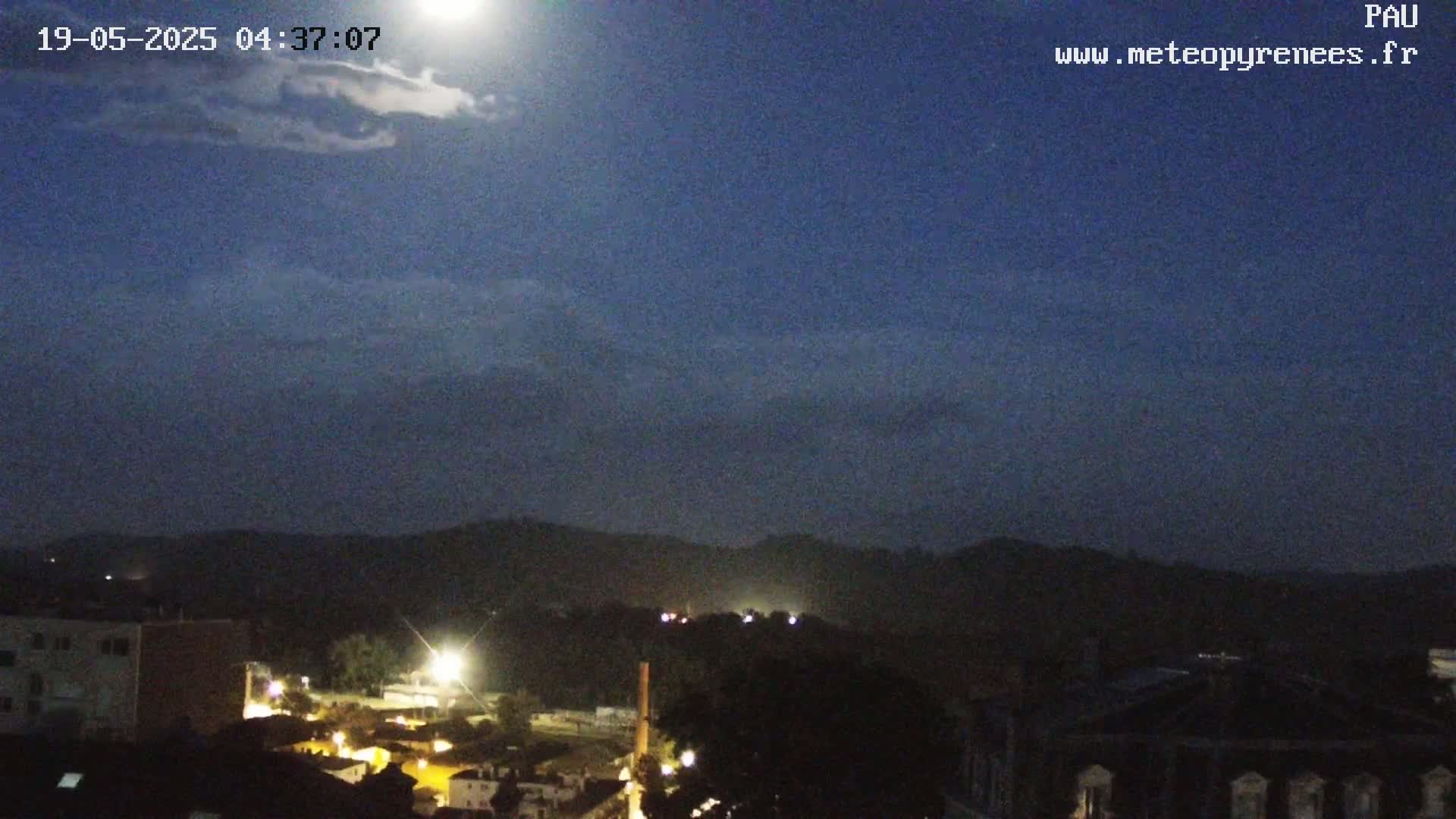  Les Pics du Midi Mountains Peaks from Pau Live Cam - Pau, Pyrenees-Atlantiques, Nouvelle-Aquitaine, France