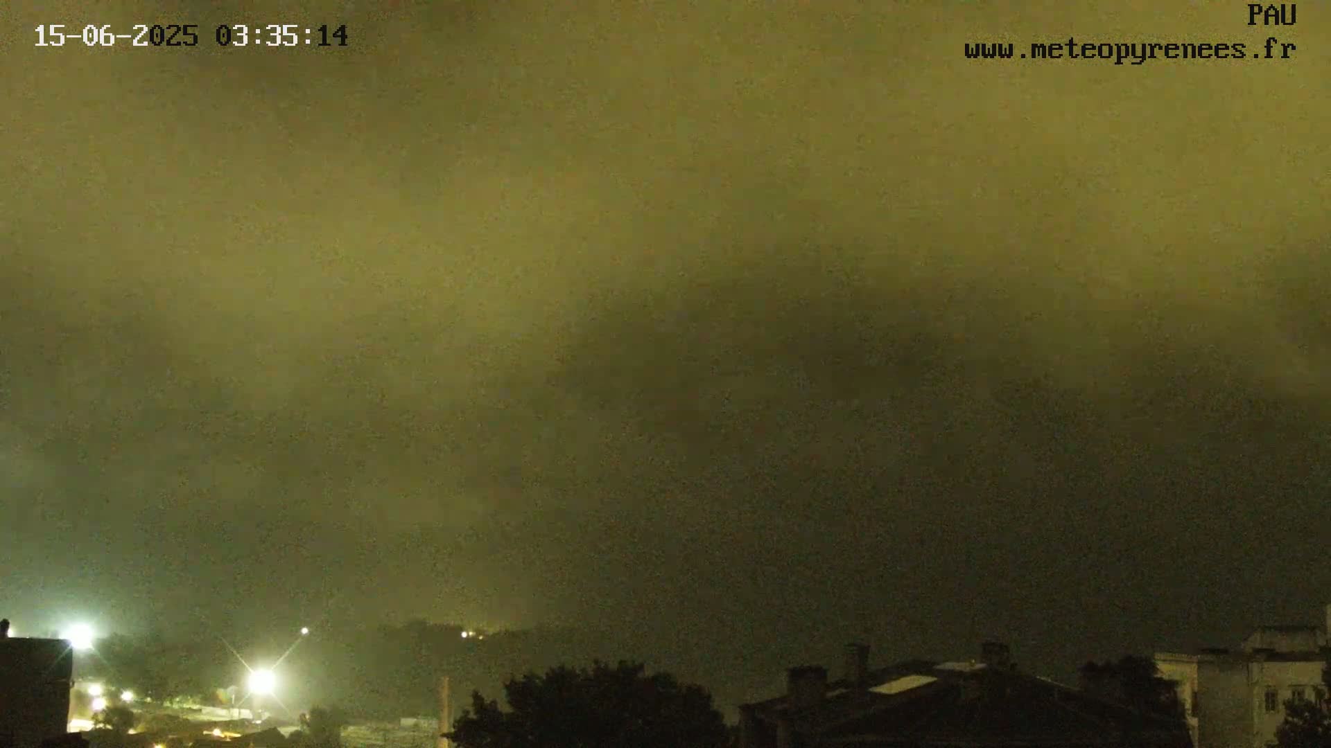  Les Pics du Midi Mountains Peaks from Pau Live Cam - Pau, Pyrenees-Atlantiques, Nouvelle-Aquitaine, France