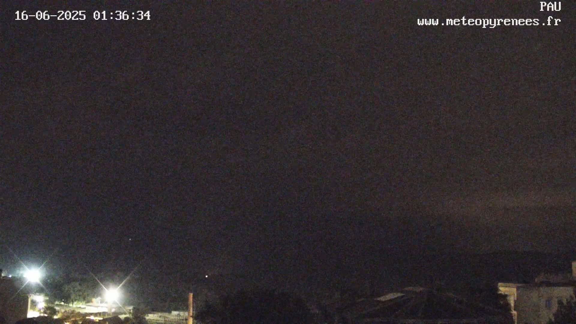  Les Pics du Midi Mountains Peaks from Pau Live Cam - Pau, Pyrenees-Atlantiques, Nouvelle-Aquitaine, France