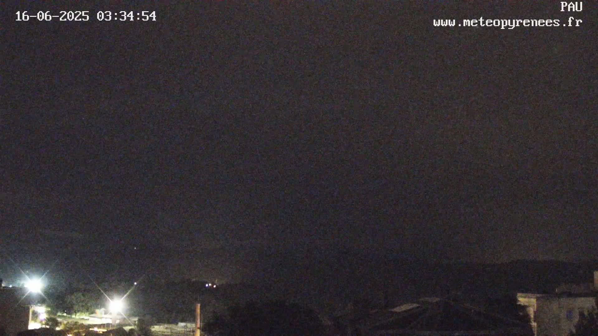  Les Pics du Midi Mountains Peaks from Pau Live Cam - Pau, Pyrenees-Atlantiques, Nouvelle-Aquitaine, France
