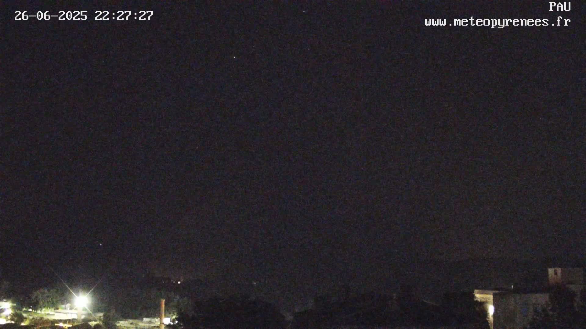  Les Pics du Midi Mountains Peaks from Pau Live Cam - Pau, Pyrenees-Atlantiques, Nouvelle-Aquitaine, France