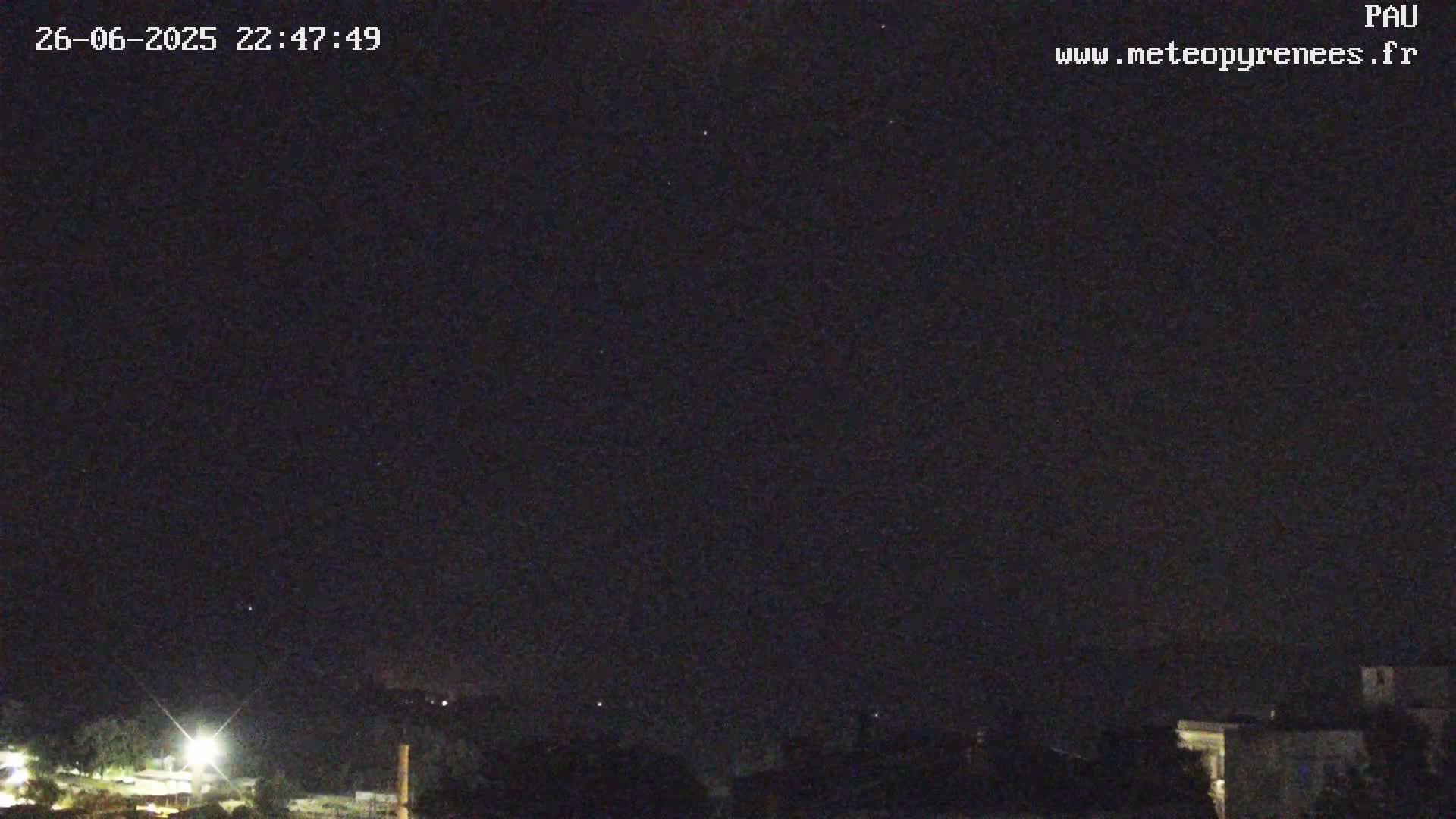  Les Pics du Midi Mountains Peaks from Pau Live Cam - Pau, Pyrenees-Atlantiques, Nouvelle-Aquitaine, France