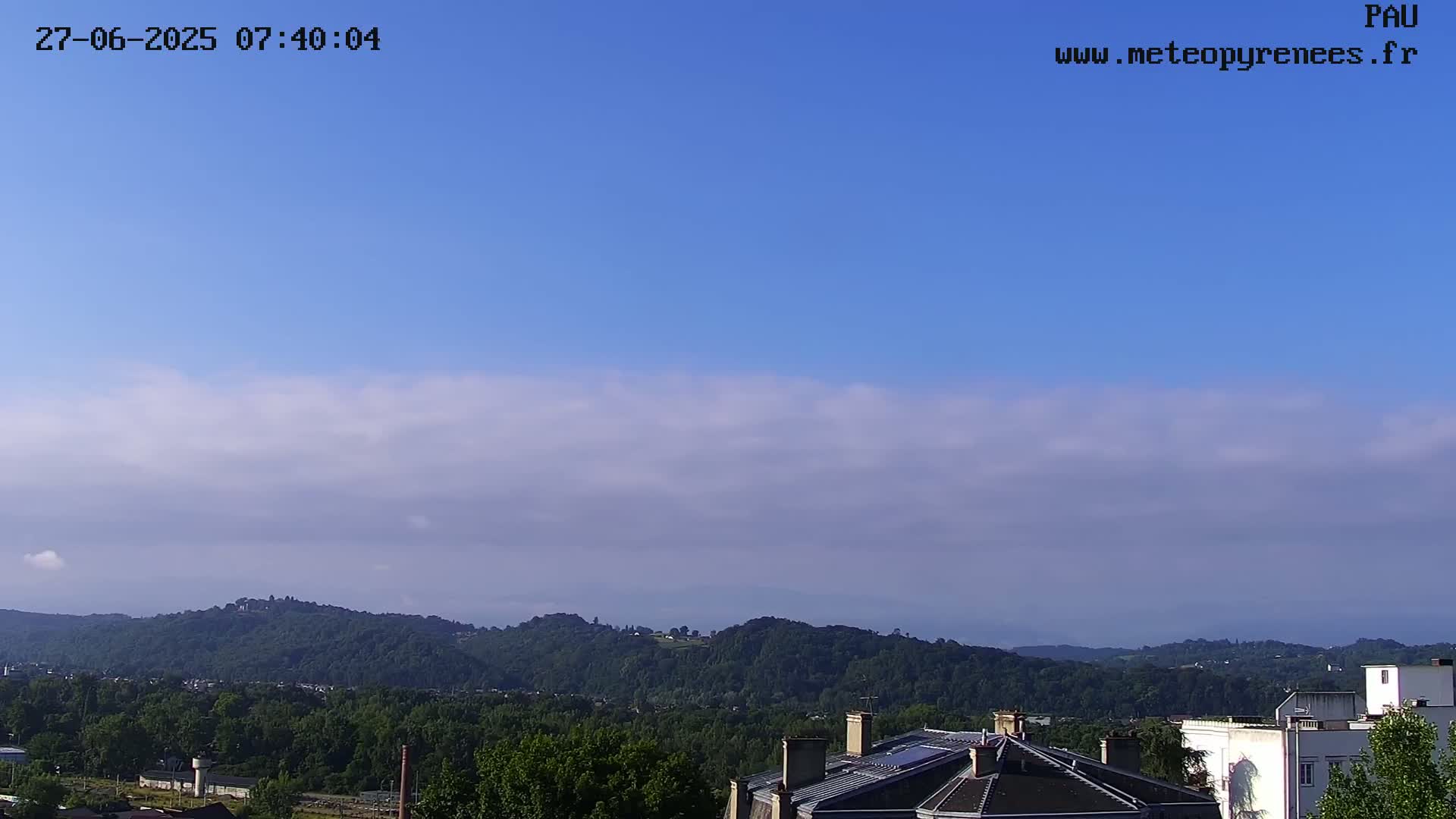  Les Pics du Midi Mountains Peaks from Pau Live Cam - Pau, Pyrenees-Atlantiques, Nouvelle-Aquitaine, France